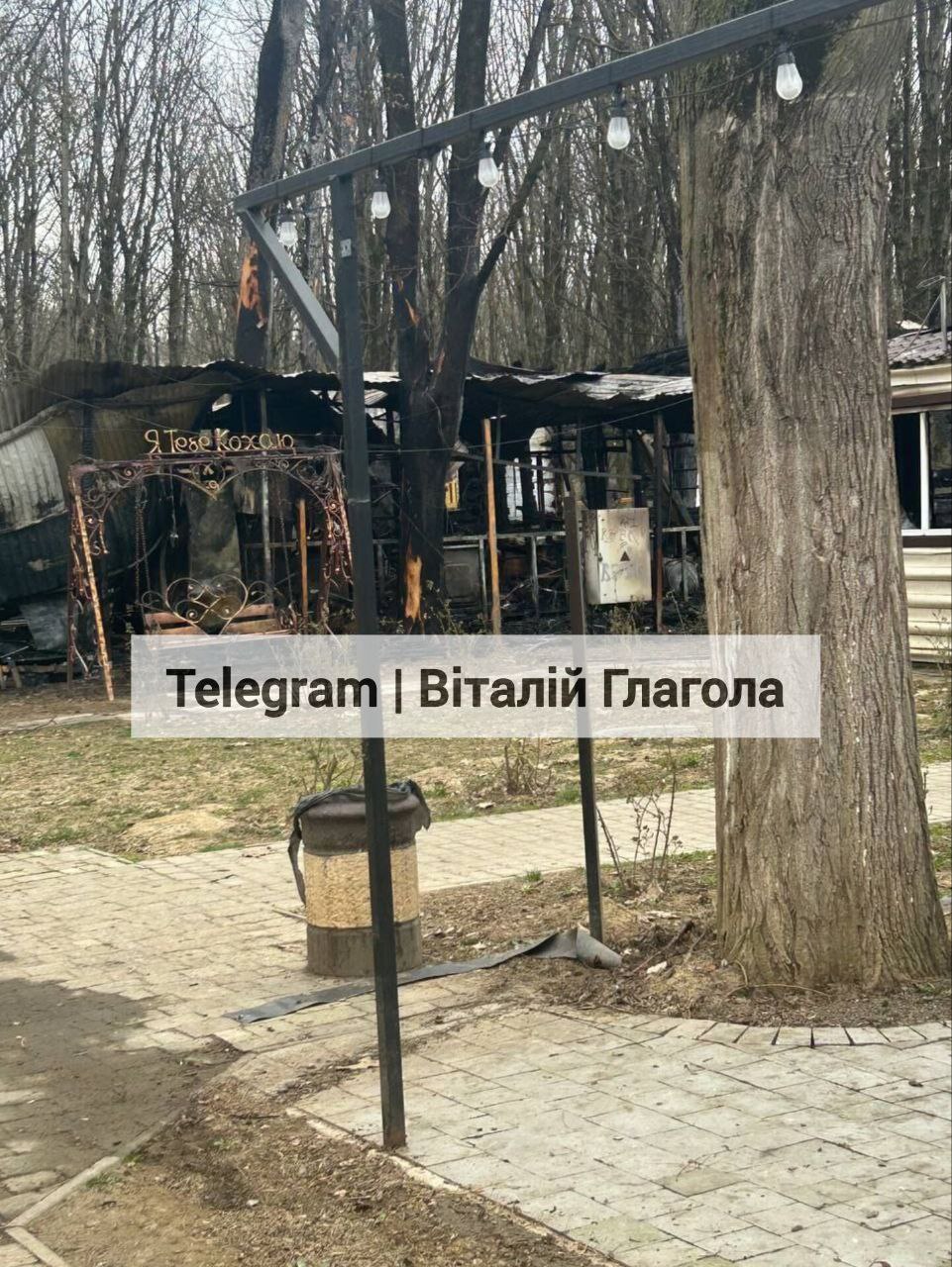 В Ужгороді в парку згоріло кафе (фото)