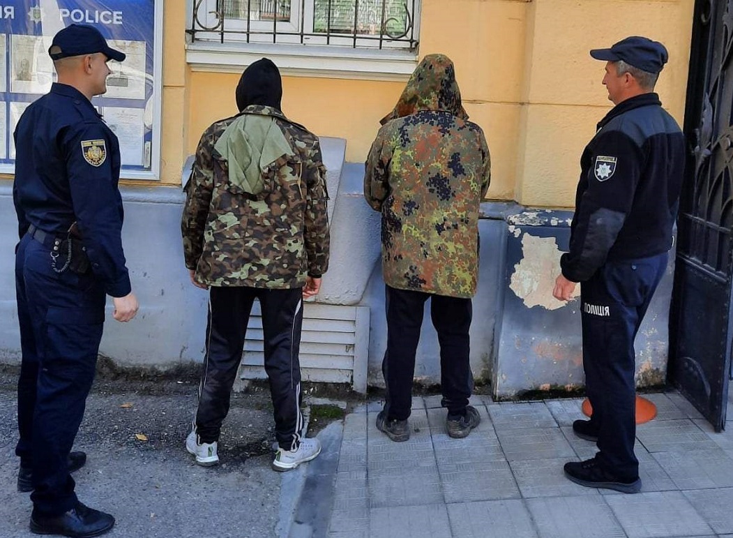 На Львівщині чоловіка викрали з власного будинку, кинули в багажник і вивезли