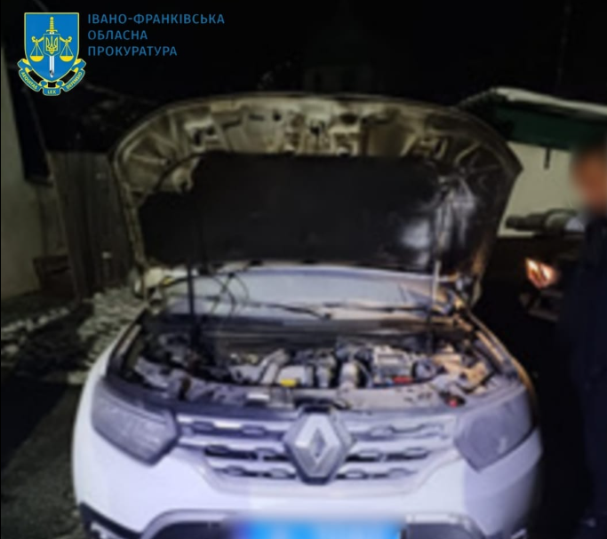 На Прикарпатті судять чоловіка, який спалив авто військовому