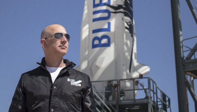 Власник компанії Blue Origin вибрав компаньйона для польоту в космос