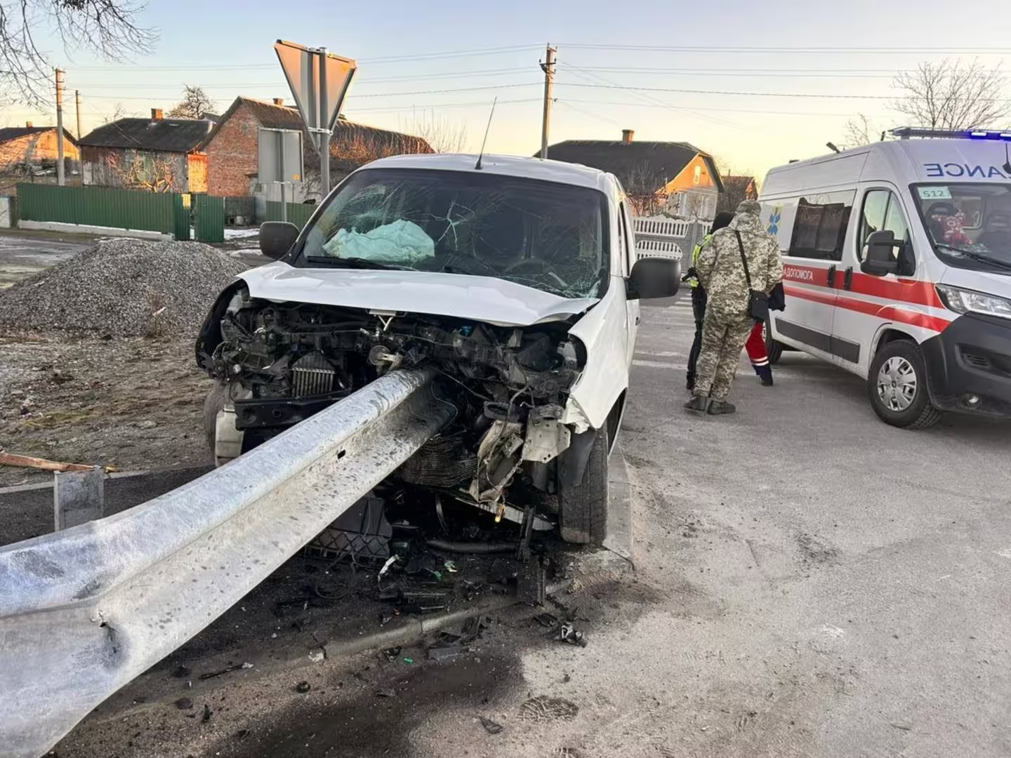 На Львівщині авто наштрикнулося на відбійник (фото)