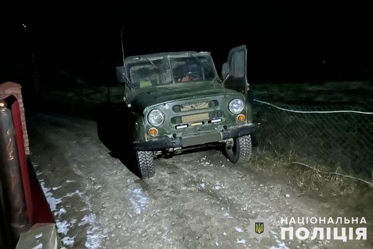 На Тернопільщині чоловік загинув під колесами власного авто