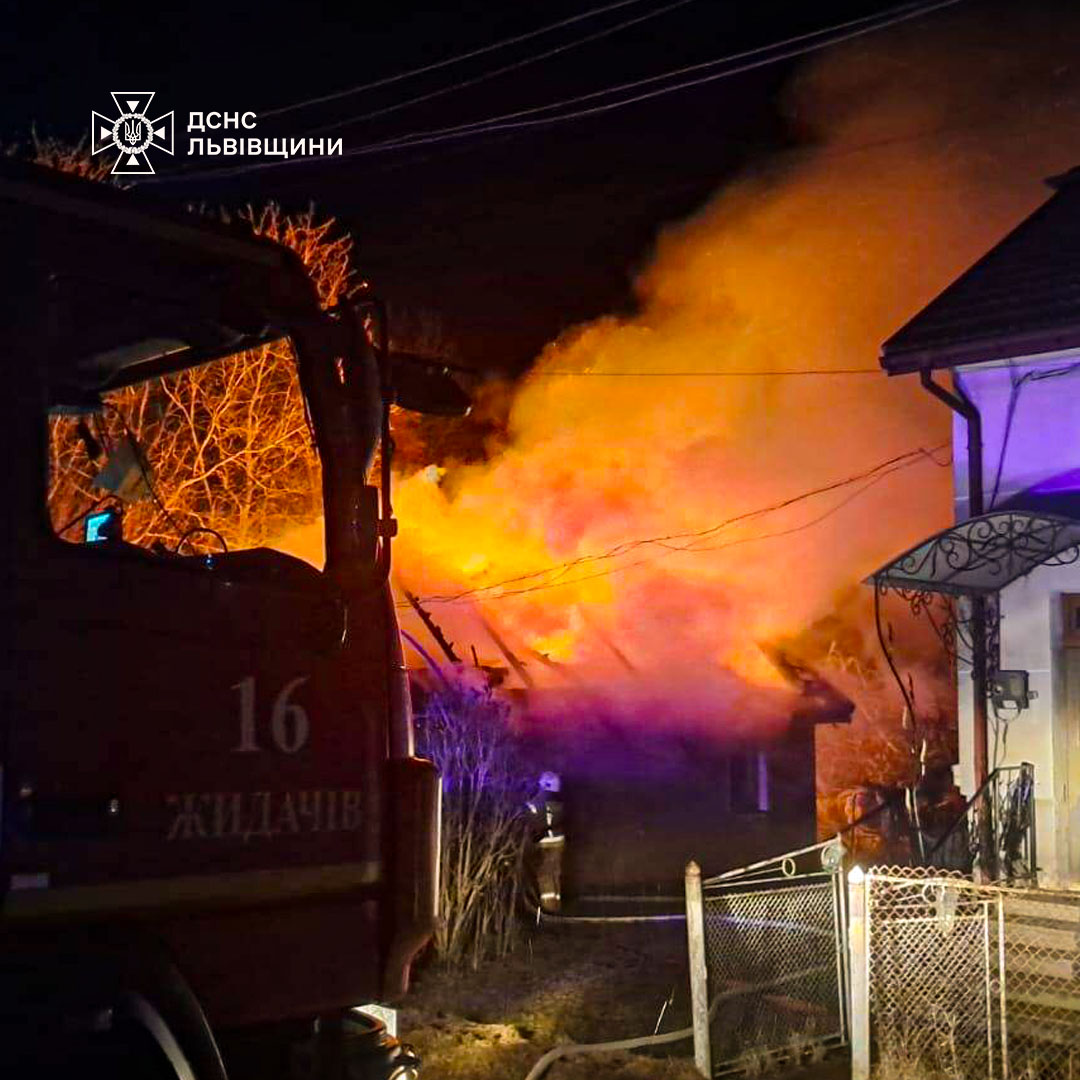 У Жидачеві вночі сталася пожежа: горів будинок (фото)