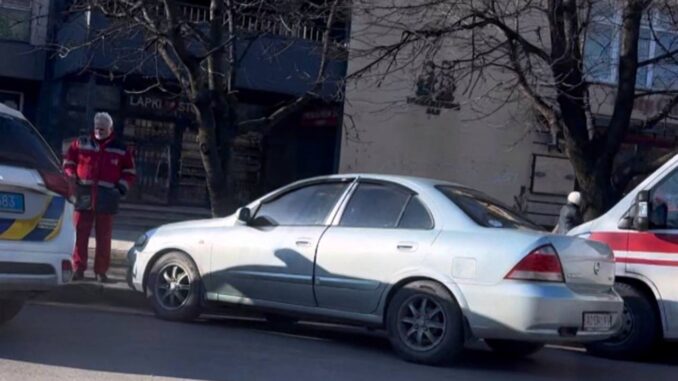 В Ужгороді мертвого чоловіка знайшли в авто: що сталося (фото)