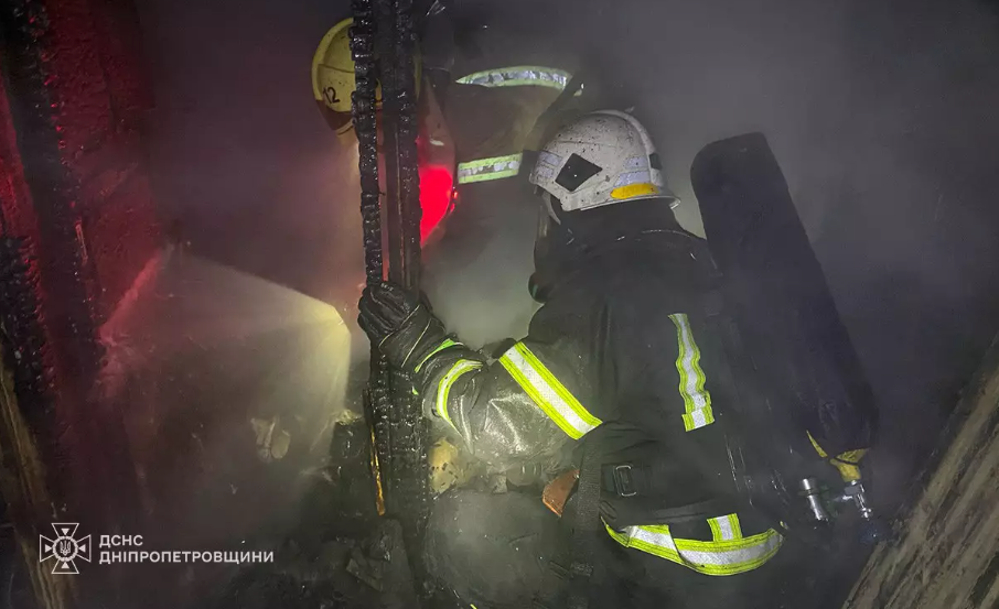 У Кривому Розі виникла пожежа у багатоповерхівці: врятували дитину