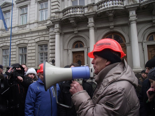 Гірники Львівщини погрожують пікетувати Офіс президента і перекривати траси