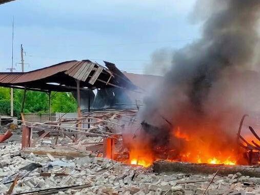 Обстріл Дніпропетровщини: у Зеленодольську росіяни поцілили у сільгосппідприємство