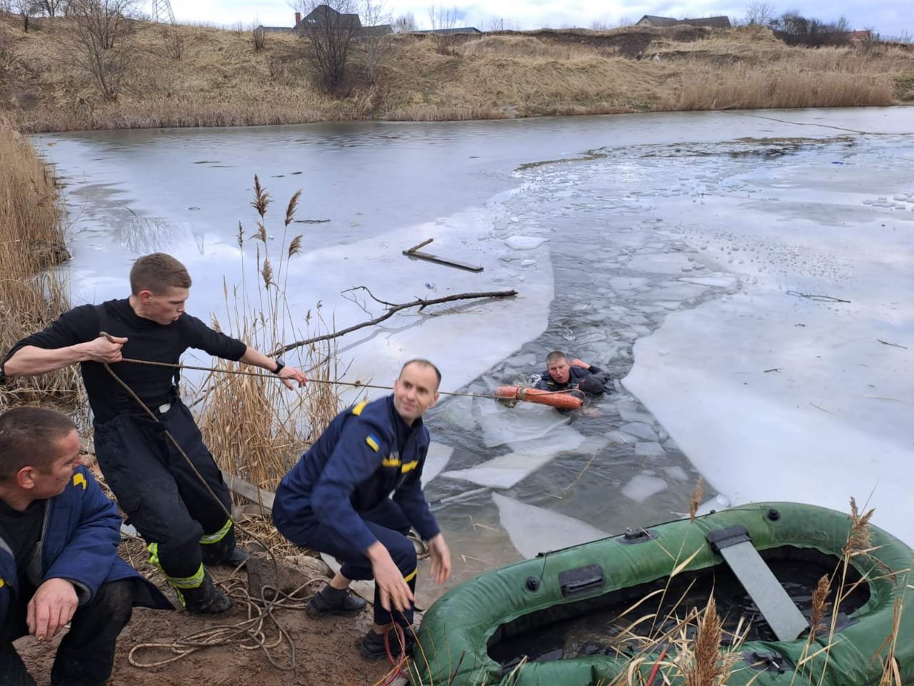 На Волині троє дітей провалились під кригу: загинув 15-річний підліток