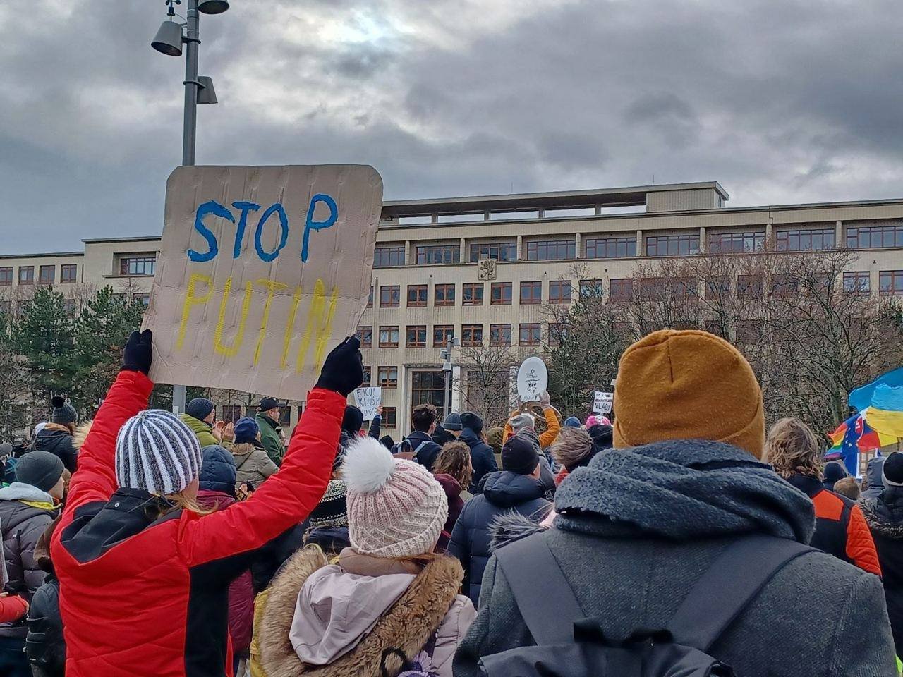 «Досить Росії»: у Братиславі відбулася акція протесту через візит Фіцо до Путіна (фото)