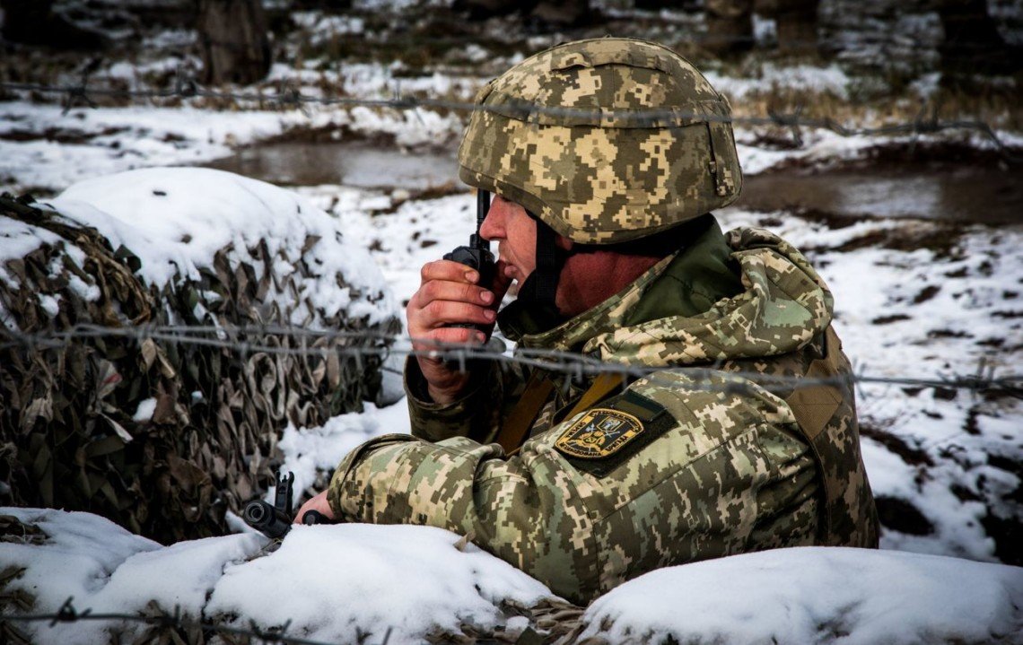 На Донбасі бойовики обстріляли околиці Світлодарська. Поранений місцевий мешканець