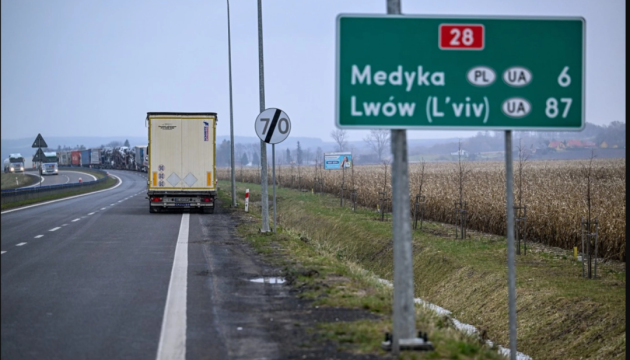 Польські фермери анонсували страйк біля пункту пропуску «Медика – Шегині»