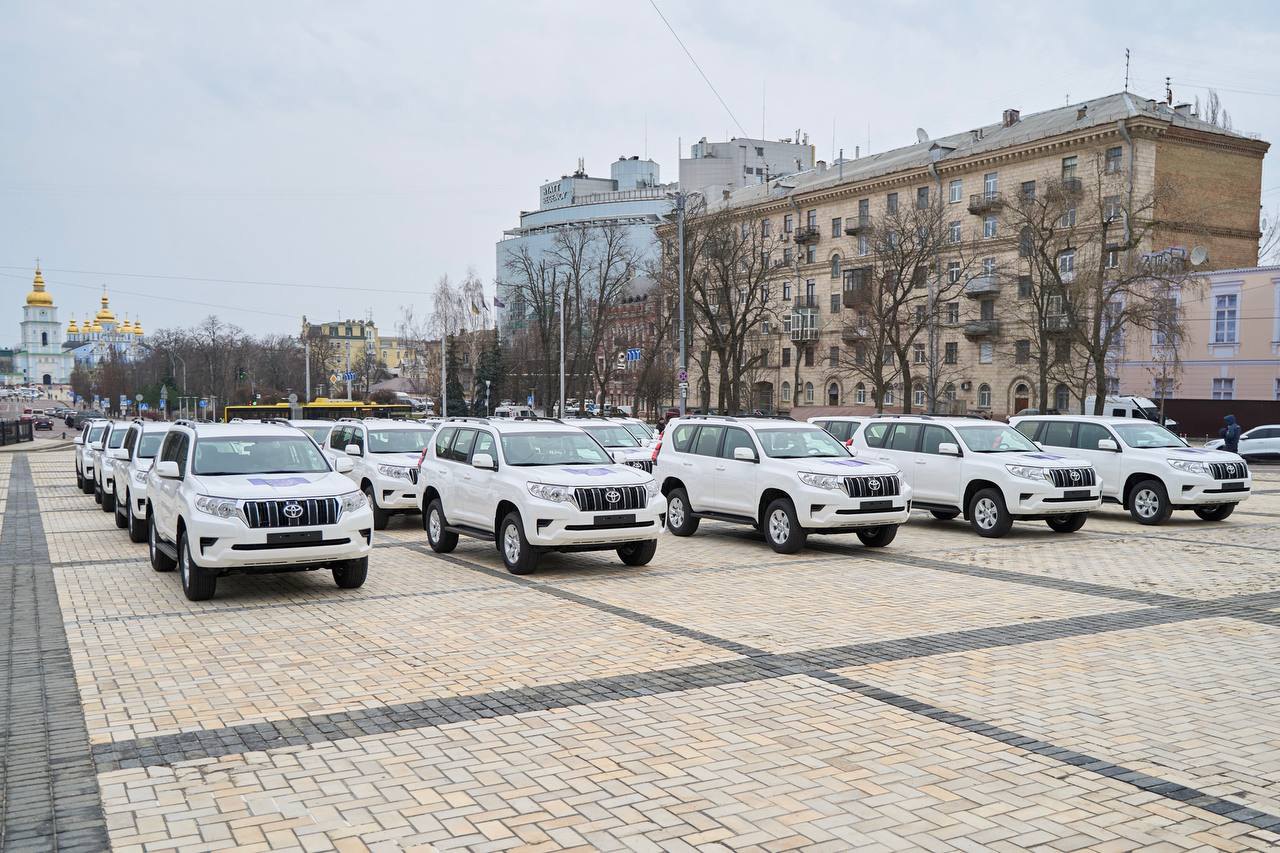 Президентка Єврокомісії передала пів сотні авто для прокурорів і поліцейських