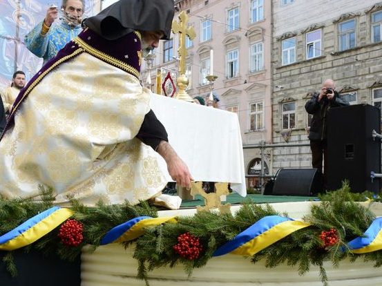 Водохреща у Львові: на площі Ринок скасували освячення води, розклад богослужінь