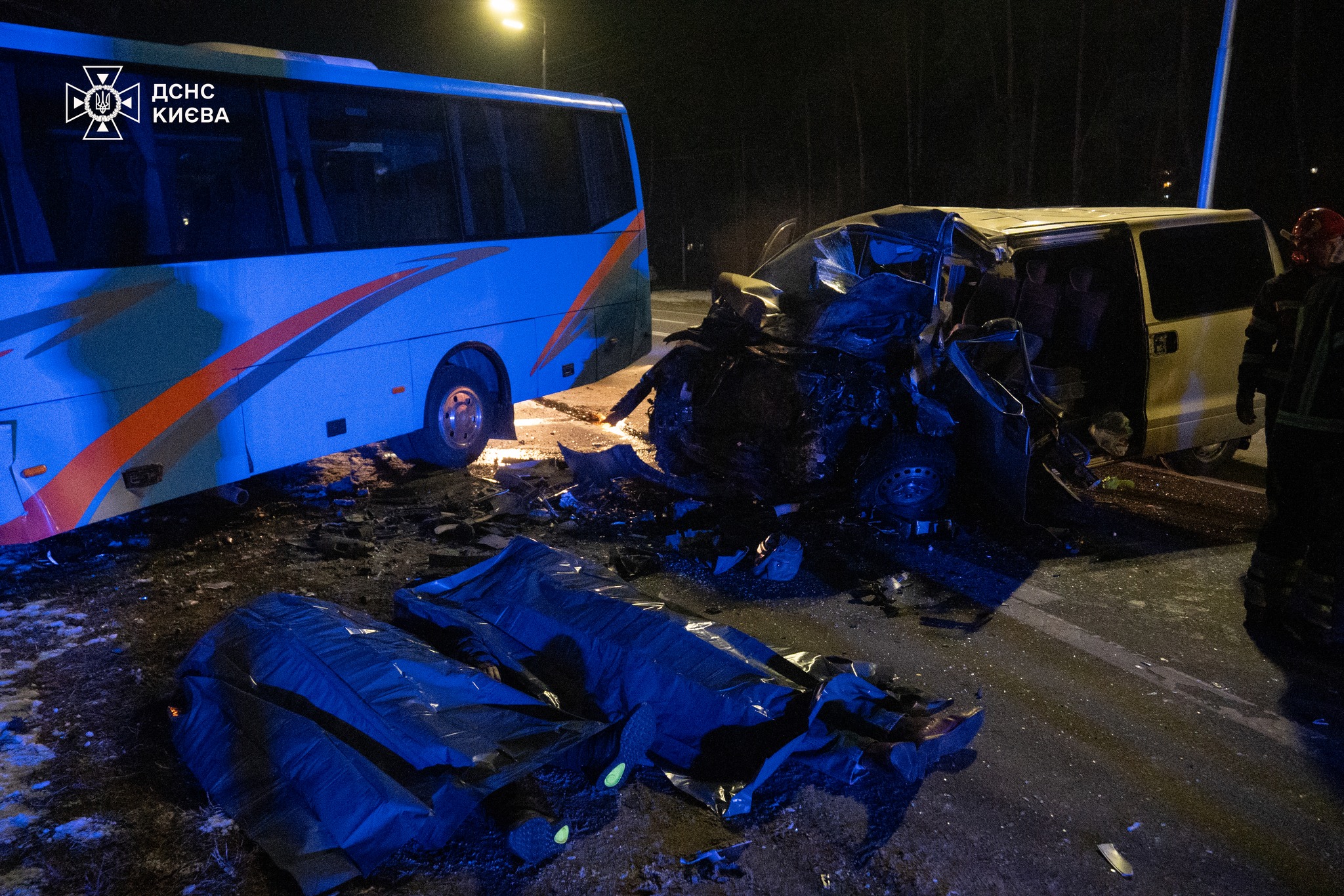 Страшна ДТП на Столичному шосе у Києві: двоє загиблих, серед постраждалих — діти (фото)