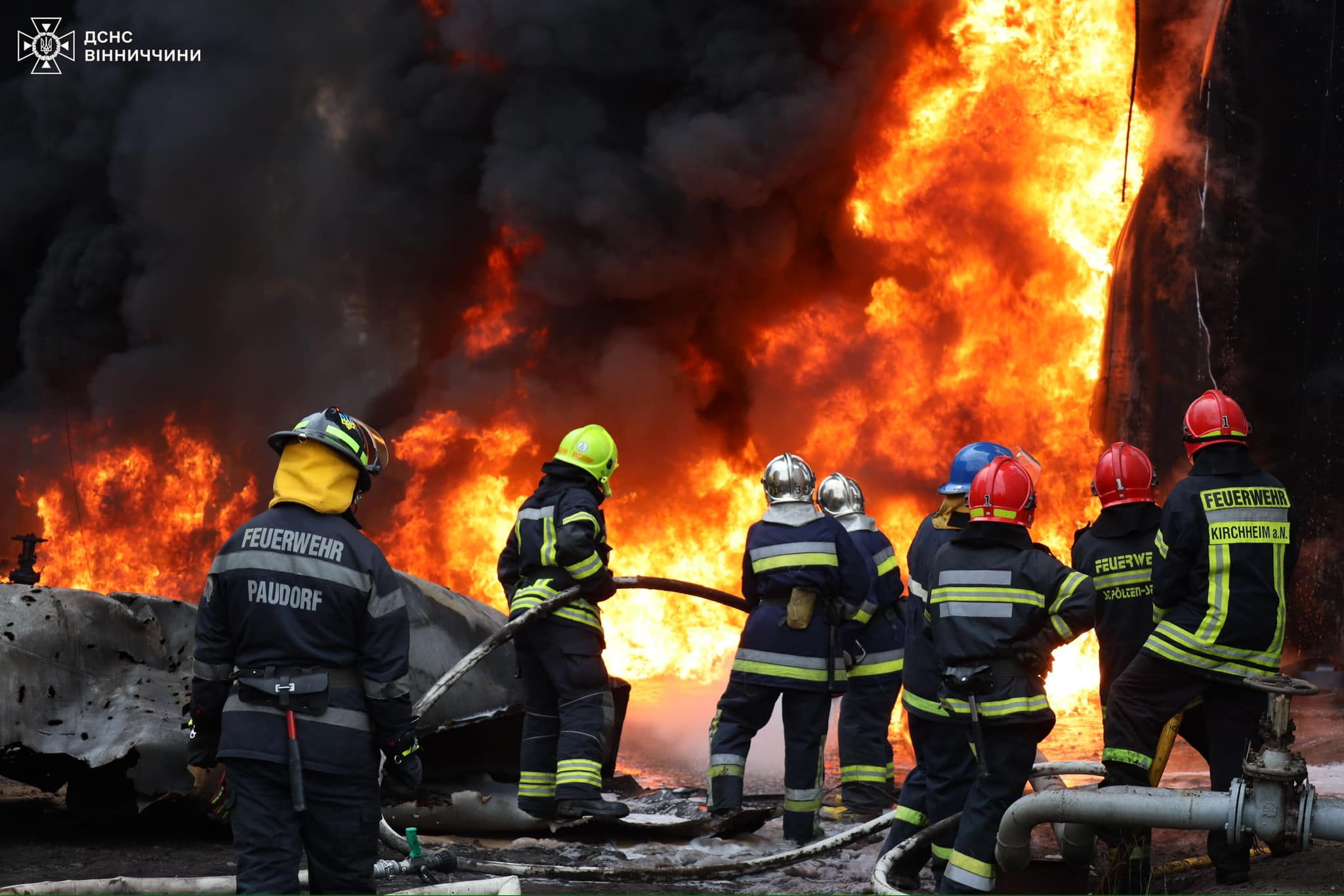 У ДСНС показали, як ліквідували наслідки атаки російських БПЛА на Вінниччині (фото)