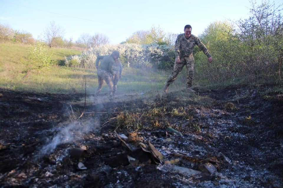 Бойовики обстріляли цивільний сектор в Луганській області, спалахнула пожежа