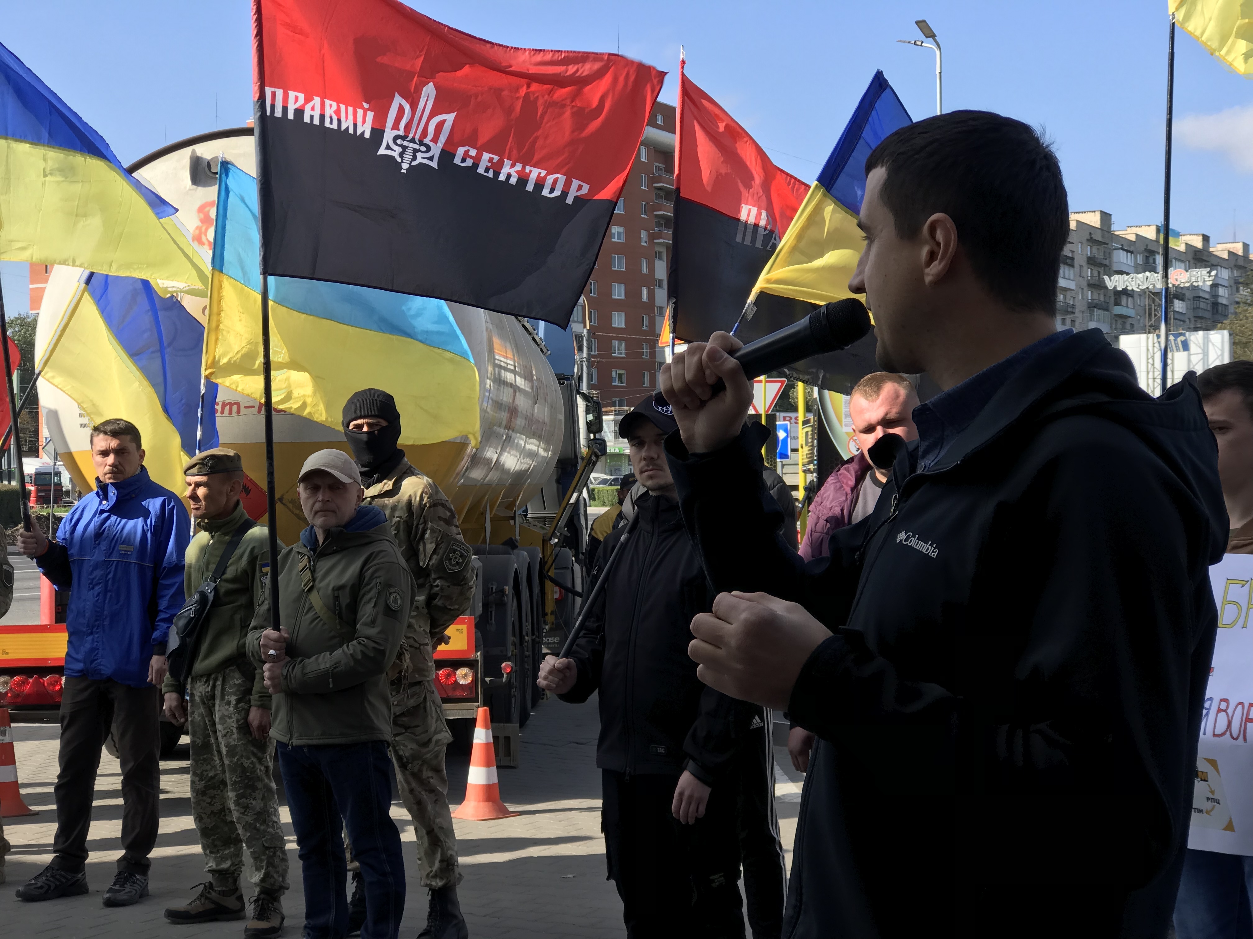 “Правий сектор” у Тернополі мітингував проти “БРСМ-нафта” через фінансування Московського патріархату