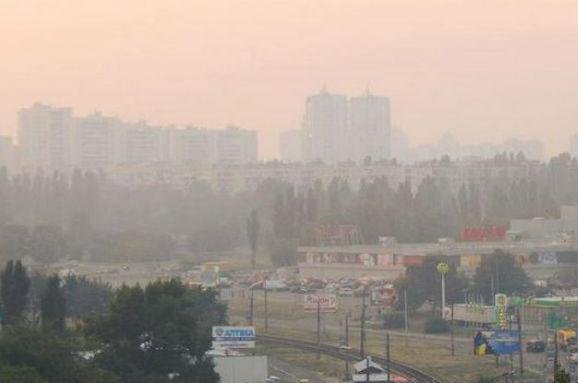 Київ накрив їдкий дим. Із чим це пов’язано