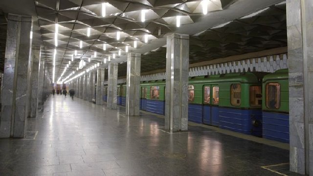 Росіяни вдарили ракетою по метро в Харкові