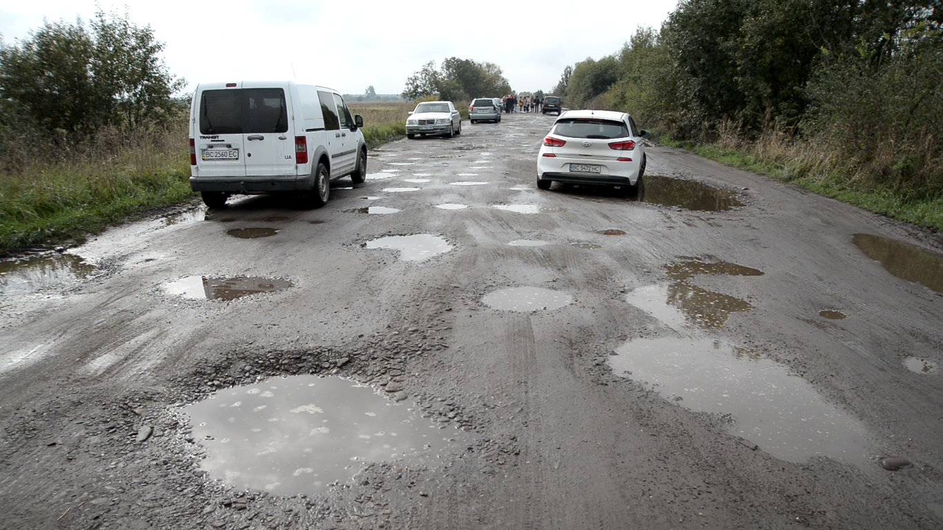 Дорога-катастрофа на Львівщині. Коли вісім кілометрів за 40 хвилин