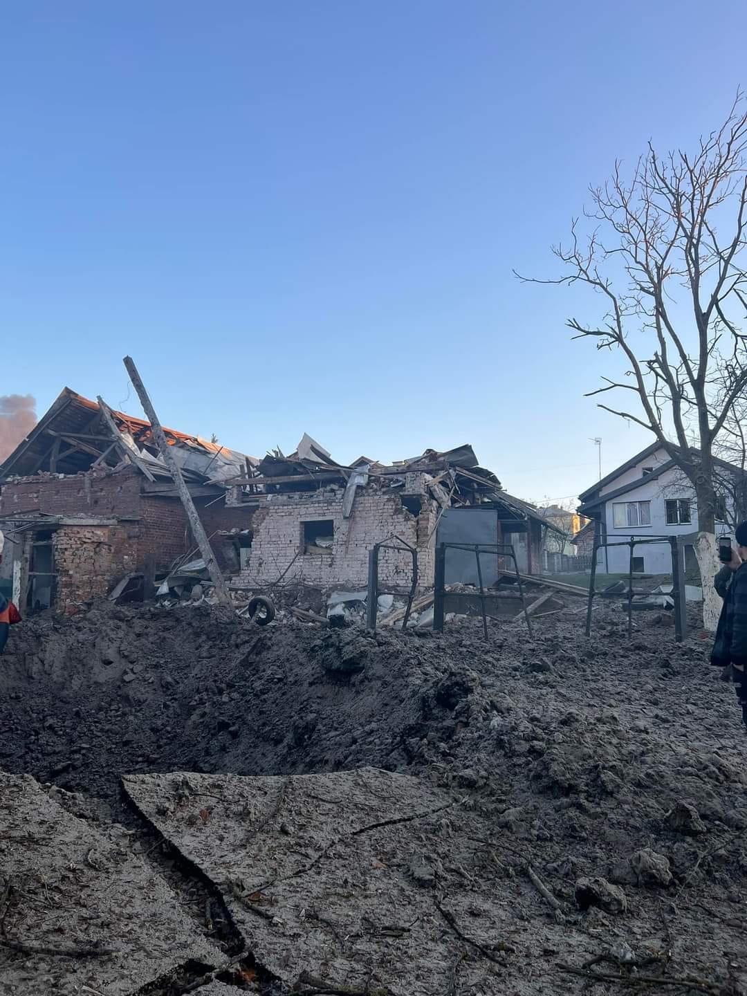 Пошкоджені хати біля Львова, чоловік у важкому стані: наслідки ракетної атаки на Львівщині