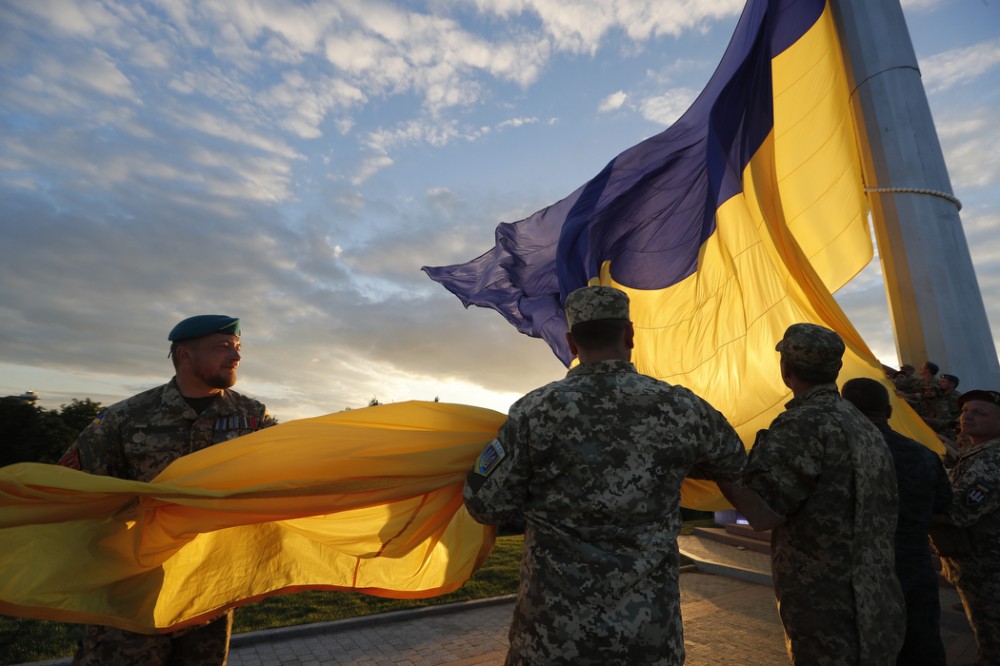 Два кольори мої. ТОП-факти про державний прапор і чому його не слід «перевертати»