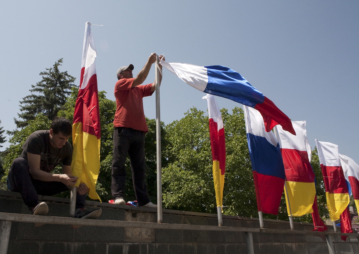 Південна Осетія готує референдум про входження до Росії. Грузія відреагувала обережно