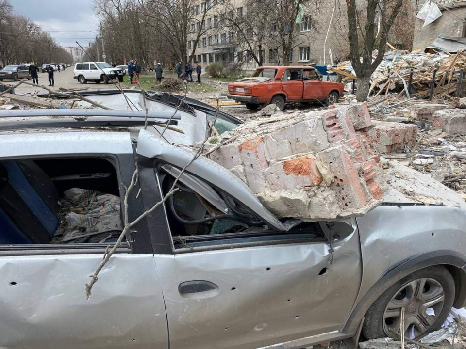 Рашисти обстріляли Слов'янськ. Зеленський показав наслідки