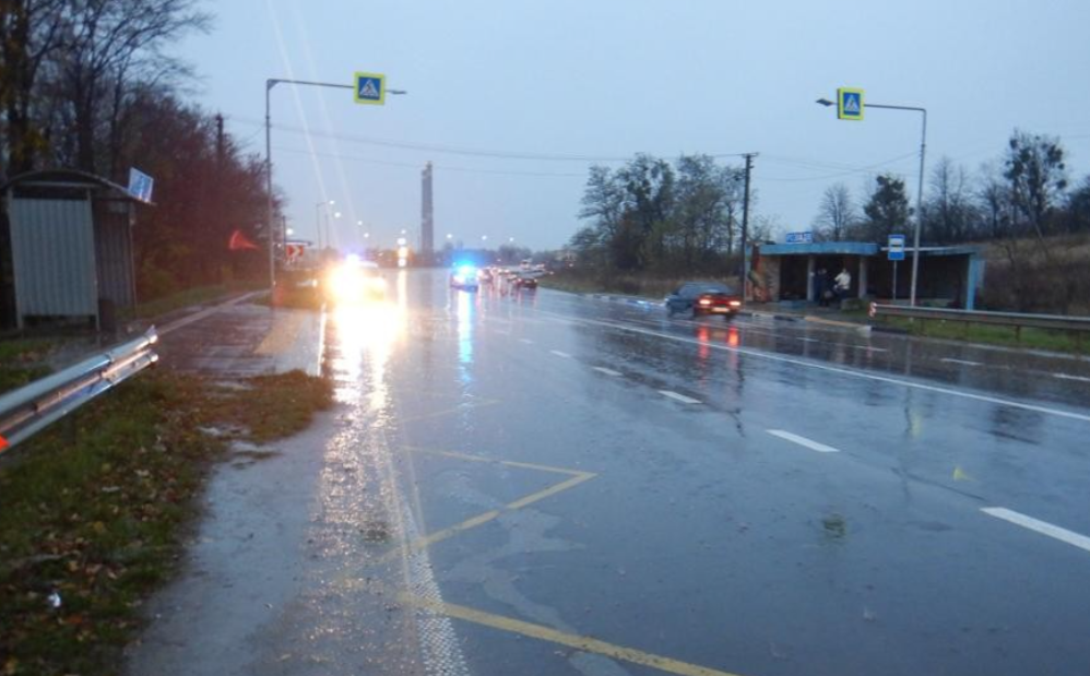 На Львівщині водії збили двох пішоходів: чоловік і жінка потрапили в лікарню