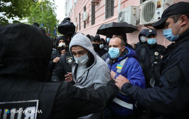 У Києві під судом, де обирають запобіжний захід Медведчуку, сталася сутичка