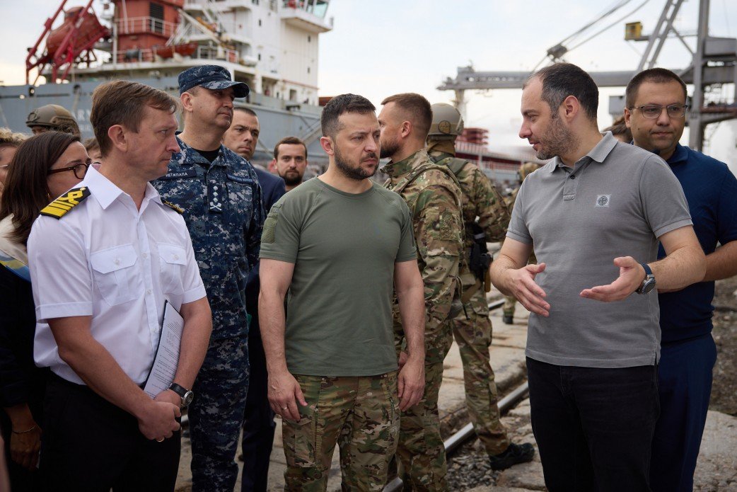 Готові вивозити зерно. Зеленський приїхав в Одесу