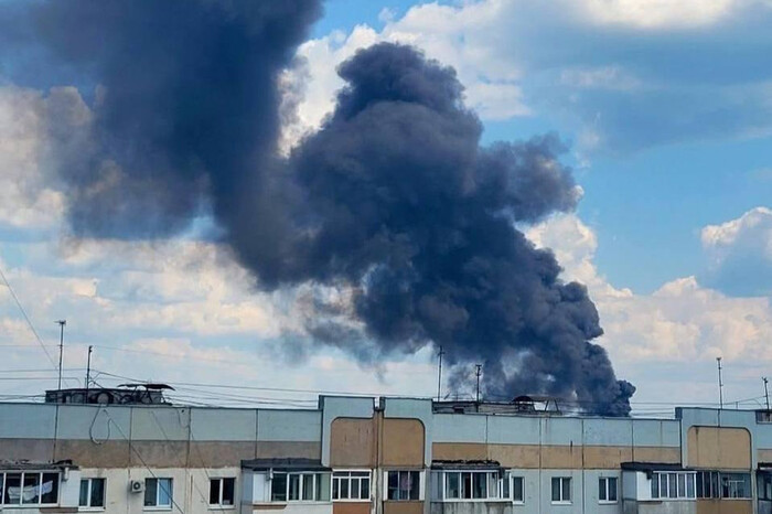 У Брянську - масштабна пожежа. Горить військовий шпиталь