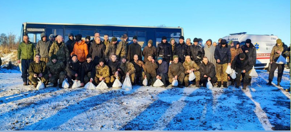 Черговий обмін полоненими. Додому повернулися 50 українських захисників