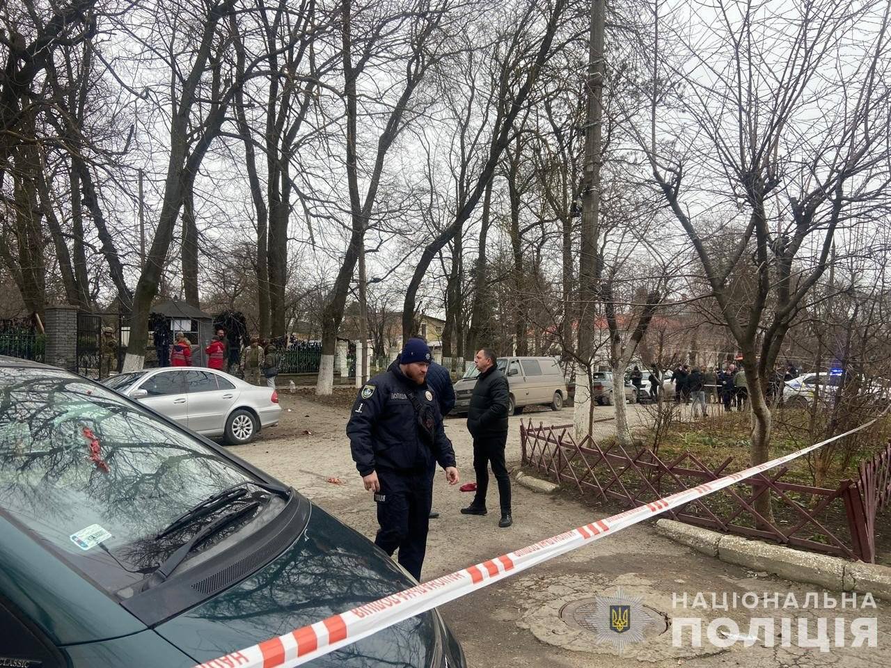 Біля будівлі ТЦК у Кам'янець-Подільському загинув чоловік, який приніс вибухівку, - місцеві ЗМІ