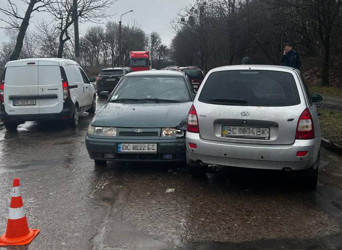 У Львові водій авта помер за кермом: сталася потрійна ДТП