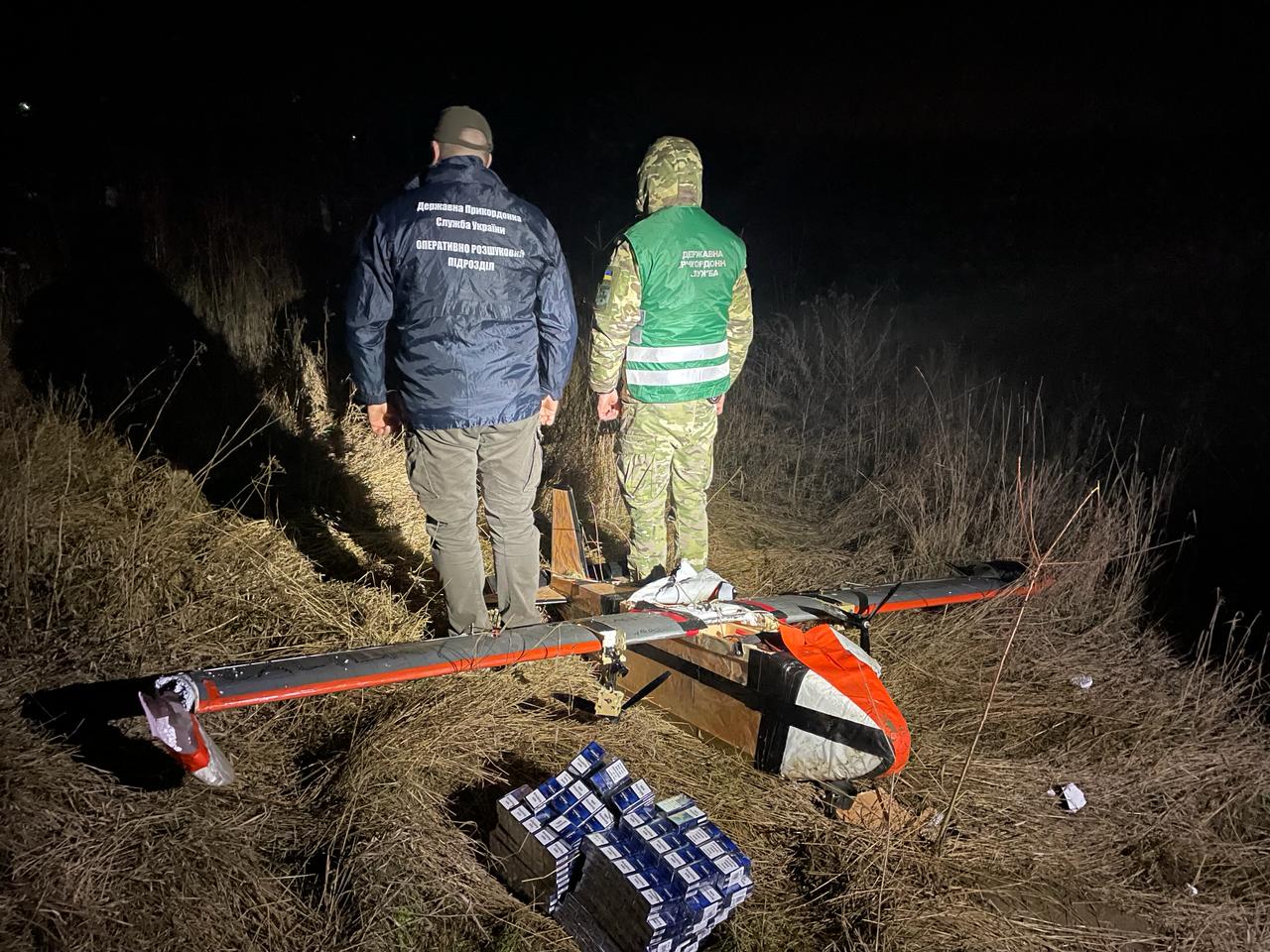 На Закарпатті прикордонники приземлили безпілотник, який переправляв цигарки в Румунію