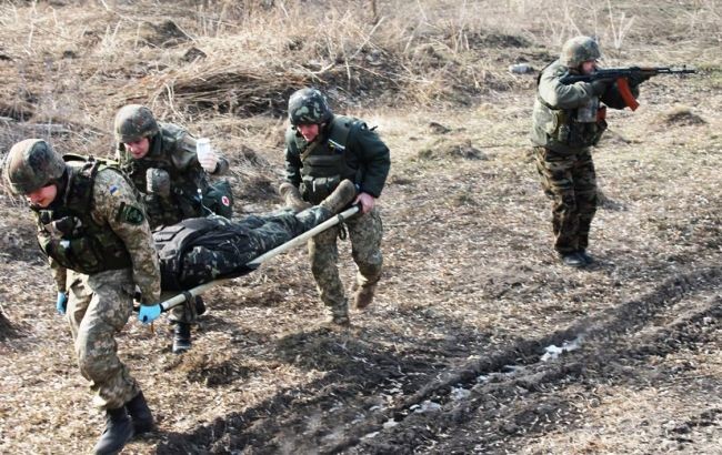 На Донбасі неспокійно. Російські окупанти поранили двох українських військових