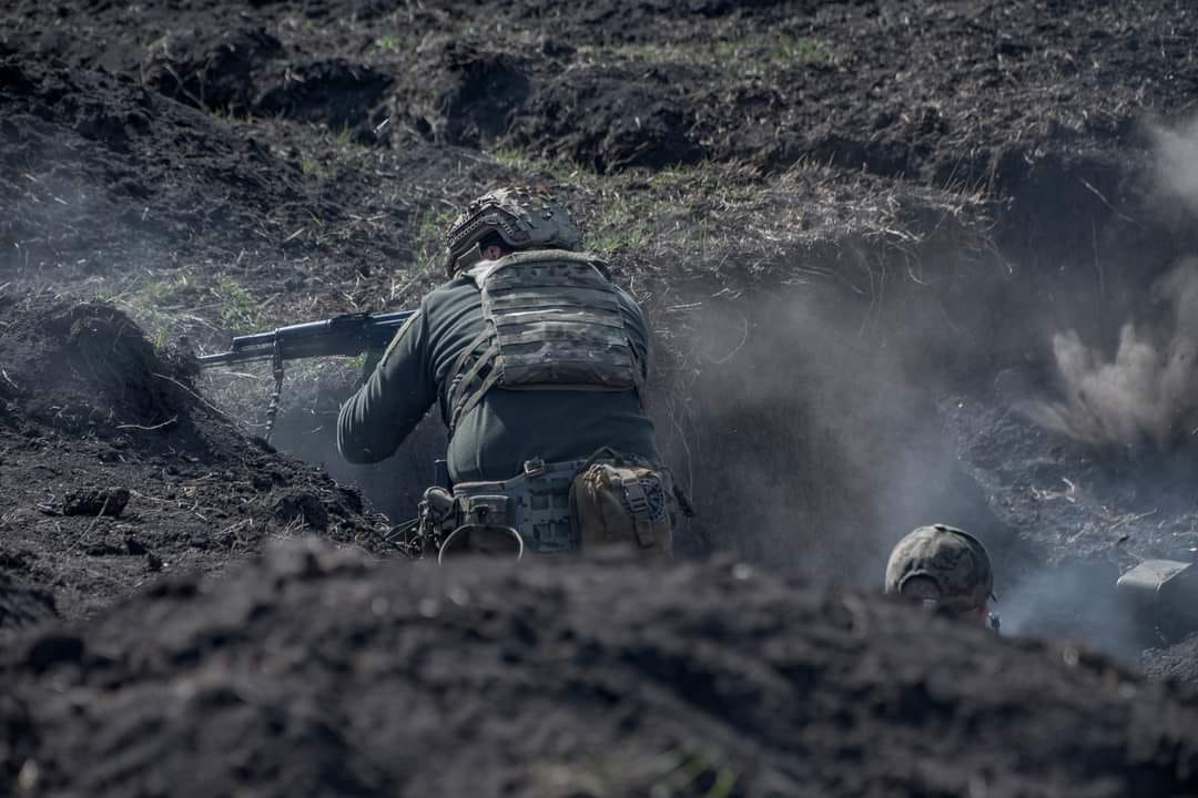 У Великодню ніч на фронті відбулося майже 100 бойових зіткнень. Генштаб ЗСУ