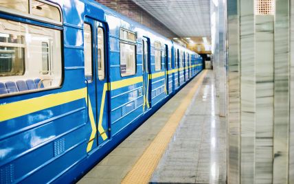 У Києві обмежили рух метро. Пасажир потрапив під поїзд