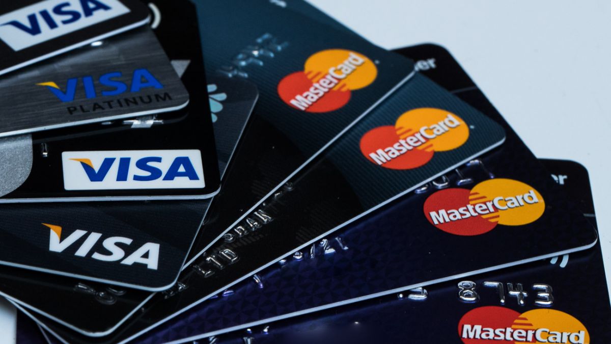 Збої в роботі Visa та Mastercard: що відомо на 9 березня 2025 року