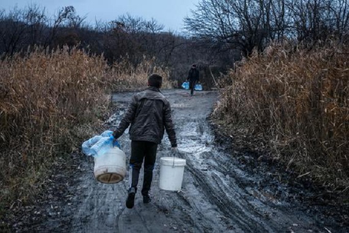 ЮНІСЕФ: Українці потерпають від нестачі питної води в зоні бойових дій