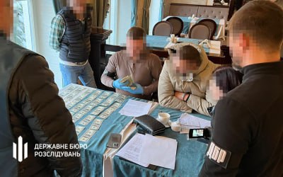 Львівського митника, якого підозрюють в одержанні $38 тисяч хабарів, суд поновив на посаді, – ЗМІ