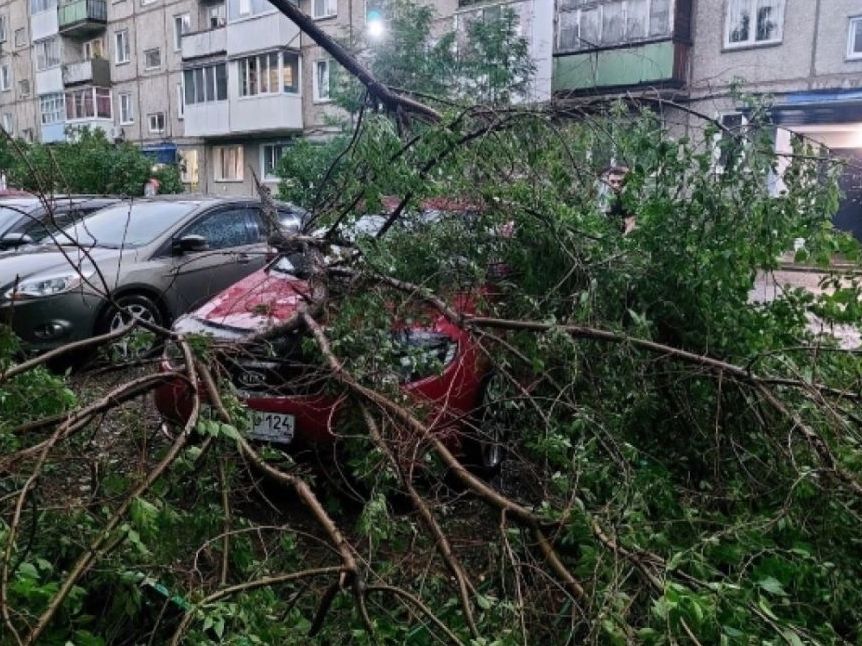 Вітер зніс купол храму. На Росію обрушився руйнівний ураган