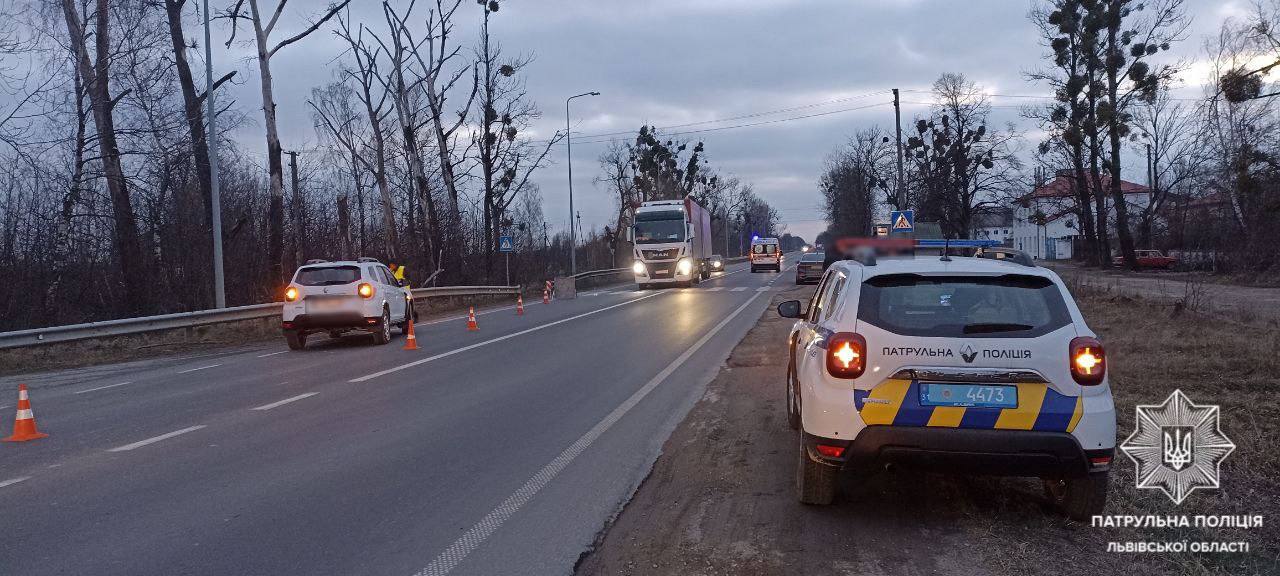 На Львівщині ДТП з потерпілими: рух ускладнений