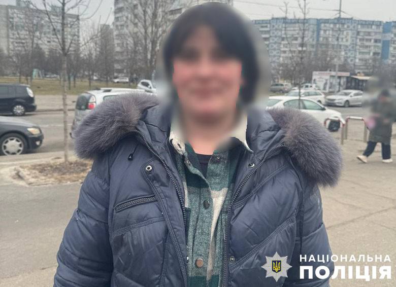 У Києві затримали жінку, яка напідпитку після вечірки підпалила два автомобілі