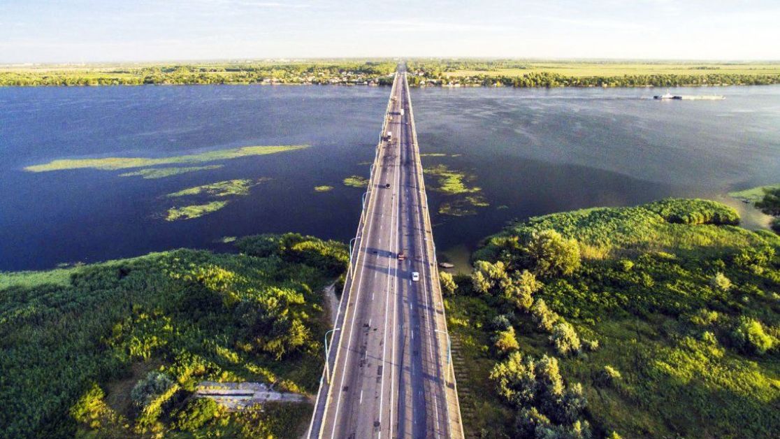 Росіяни обстріляли Антонівський міст біля Херсона, є жертви