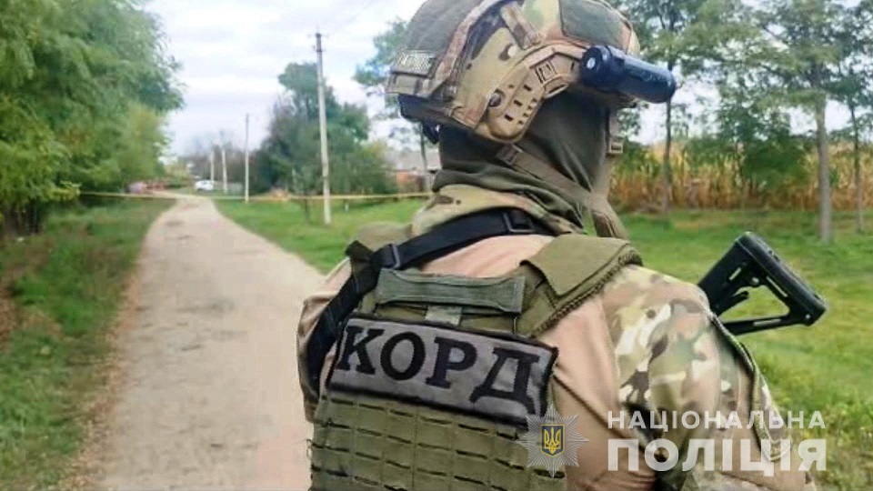 Операція "Грім": Поліцейські застрелили чоловіка, який стріляв із рушниці в селі